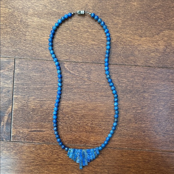 Vintage Lapis Lazuli Blue Beaded Necklace with Graduated Center, Barrel Clasp - Picture 2 of 12